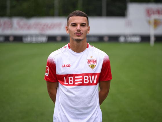 FUSSBALL 1. BUNDESLIGA SAISON 2026 2027 18.08.2026 Portraettermin beim VfB Stuttgart auf dem Trainingsgelaende: Badredine Bouanani *** SOCCER: BUNDESLIGA 1, 2026–2027 SEASON, August 18, 2026: Photo shoot at VfB Stuttgart’s training facility with Badredine Bouanani