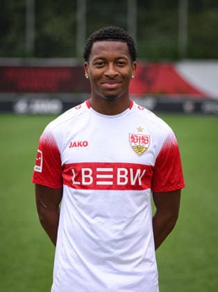 FUSSBALL 1. BUNDESLIGA SAISON 2026 2027 18.08.2026 Portraettermin beim VfB Stuttgart auf dem Trainingsgelaende: Jarzinho Malanga *** SOCCER: BUNDESLIGA 1, 2026–2027 SEASON, August 18, 2026: Photo shoot at VfB Stuttgart’s training facility with Jarzinho Malanga