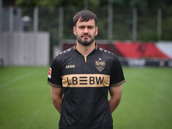 FUSSBALL 1. BUNDESLIGA SAISON 2026 2027 18.08.2026 Portraettermin beim VfB Stuttgart auf dem Trainingsgelaende: Torwart Stefan Drljaca *** SOCCER: BUNDESLIGA 1, 2026–2027 SEASON, AUGUST 18, 2026: Photo shoot at VfB Stuttgart s training facility with goalkeeper Stefan Drljaca