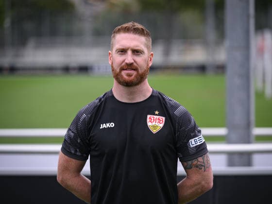 FUSSBALL 1. BUNDESLIGA SAISON 2026 2027 18.08.2026 Portraettermin beim VfB Stuttgart auf dem Trainingsgelaende: Chefanalytiker Marcus Fregin *** SOCCER: BUNDESLIGA 1, 2026–2027 SEASON, August 18, 2026: Photo shoot at VfB Stuttgart’s training facility with Chief Analyst Marcus Fregin