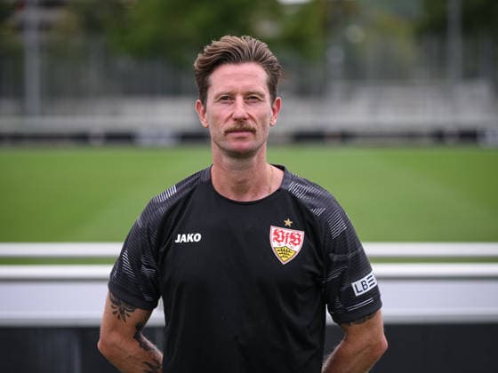 FUSSBALL 1. BUNDESLIGA SAISON 2026 2027 18.08.2026 Portraettermin beim VfB Stuttgart auf dem Trainingsgelaende: Athetiktrainer Dr. Andre Filipovic *** SOCCER: BUNDESLIGA 1, 2026–2027 SEASON, August 18, 2026: Photo shoot at VfB Stuttgart’s training facility with athletic trainer Dr. Andre Filipovic