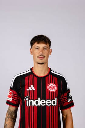 Robin Koch (Eintracht Frankfurt) - Eintracht Frankfurt Porträttermin 2026 2027 Eintracht Frankfurt Porträttermin 2026 2027 SGE *** Robin Koch Eintracht Frankfurt Eintracht Frankfurt Photo Shoot 2026 2027 Eintracht Frankfurt Photo Shoot 2026 2027 SGE
