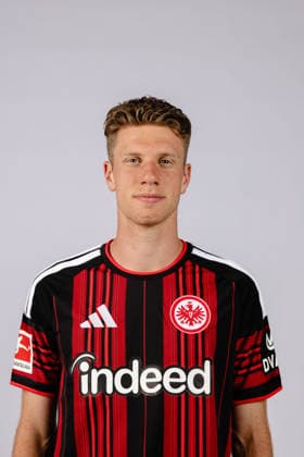 Elias Baum (Eintracht Frankfurt) - Eintracht Frankfurt Porträttermin 2026 2027 Eintracht Frankfurt Porträttermin 2026 2027 SGE *** Elias Baum Eintracht Frankfurt Eintracht Frankfurt Photo Shoot 2026 2027 Eintracht Frankfurt Photo Shoot 2026 2027 SGE