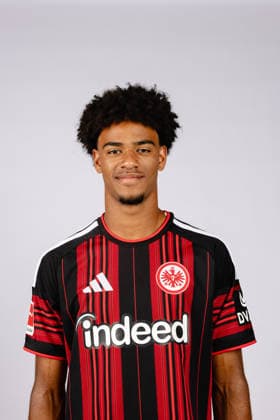 Malik Pimpong (Eintracht Frankfurt) - Eintracht Frankfurt Porträttermin 2026 2027 Eintracht Frankfurt Porträttermin 2026 2027 SGE *** Malik Pimpong Eintracht Frankfurt Eintracht Frankfurt Photo Shoot 2026 2027 Eintracht Frankfurt Photo Shoot 2026 2027 SGE