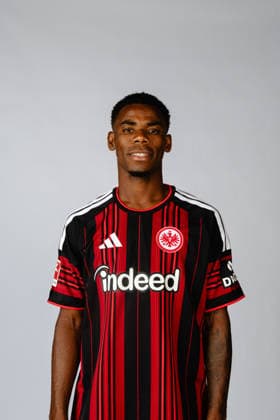 Raphael Onyedika (Eintracht Frankfurt) - Eintracht Frankfurt Porträttermin 2026 2027 Eintracht Frankfurt Porträttermin 2026 2027 SGE *** Raphael Onyedika Eintracht Frankfurt Eintracht Frankfurt Photo Shoot 2026 2027 Eintracht Frankfurt Photo Shoot 2026 2027 SGE