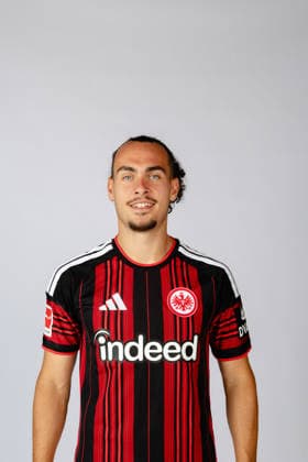Arthur Theate (Eintracht Frankfurt) - Eintracht Frankfurt Porträttermin 2026 2027 Eintracht Frankfurt Porträttermin 2026 2027 SGE *** Arthur Theate Eintracht Frankfurt Eintracht Frankfurt Photo Shoot 2026 2027 Eintracht Frankfurt Photo Shoot 2026 2027 SGE