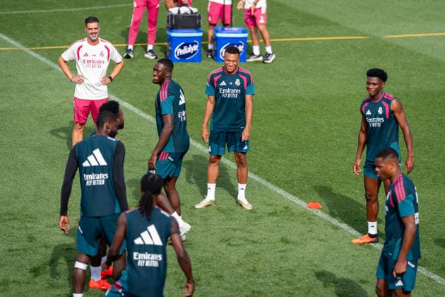 Real Madrid training session Kylian Mbappe of Real Madrid CF (C) is seen training with his teammates during the training session ahead of their opening LaLiga EA Sports match against RCD Espanyol de Barcelona at Ciudad Real Madrid on August 21, 2026 in Madrid, Spain. Madrid Ciudad Real Madrid Madrid Spain Copyright: xAlbertoxGardinx AGardin_20260821_Foot_Rea_Mad_Tra_0169