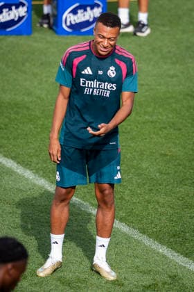 Real Madrid training session Kylian Mbappe of Real Madrid CF is seen training with his teammates during the training session ahead of their opening LaLiga EA Sports match against RCD Espanyol de Barcelona at Ciudad Real Madrid on August 21, 2026 in Madrid, Spain. Madrid Ciudad Real Madrid Madrid Spain Copyright: xAlbertoxGardinx AGardin_20260821_Foot_Rea_Mad_Tra_0170