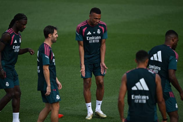 Training session of Real Madrid MADRID, SPAIN - AUGUST 21: Eduardo Camavinga (L), Bernardo Silva (2nd L) and Kylian Mbappe (C) of Real Madrid attend a training session at the team s Valdebebas facilities ahead of the La Liga week 2 clash against RCD Espanyol, in Madrid, Spain on August 21, 2026. Burak Akbulut Anadolu Madrid Spain. Editorial use only. Please get in touch for any other usage.  Copyright: x2026xAnadoluxBurakxAkbulutx