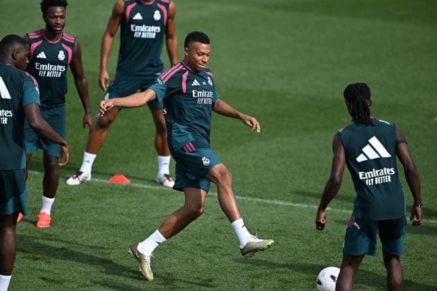 Training session of Real Madrid MADRID, SPAIN - AUGUST 21: Vinicius Junior (L) and Kylian Mbappe (2nd R) of Real Madrid attend a training session at the team s Valdebebas facilities ahead of the La Liga week 2 clash against RCD Espanyol, in Madrid, Spain on August 21, 2026. Burak Akbulut Anadolu Madrid Spain. Editorial use only. Please get in touch for any other usage.  Copyright: x2026xAnadoluxBurakxAkbulutx