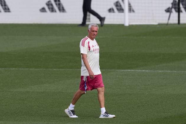 August 21, 2026, Madrid, Spain: Jose Mourinho, the head coach of Real Madrid CF, looks on during the training session at Ciudad Real Madrid, on the eve of the LaLiga EA Sports 2026 2027 week 2 football match between RCD Espanyol and Real Madrid CF.Real Madrid CF holds its final training session and pre-match press conference, PK, Pressekonferenz ahead of its first LaLiga game, tomorrow at RCD Espanyol s home stadium Real Madrid CF Press Conference And Training Session At Ciudad Real Madrid In Madrid, Spain - 21 Aug 2026  - ZUMAs197 20260821_aaa_s197_060 Copyright: xFedericoxTitonex