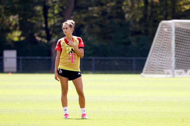 Fußballspielerin Alina Kerschbaumer (Mittelfeld) beim Training der 1. Damen-Mannschaft des 1. FC Köln am Geißbockheim. Köln, 20.08.2026 NRW Deutschland *** Soccer player Alina Kerschbaumer in midfield during training with the 1. FC Köln Women s 1st Team at Geißbockheim in Cologne, August 20, 2026, North Rhine-Westphalia, Germany Copyright: xChristophxHardtx