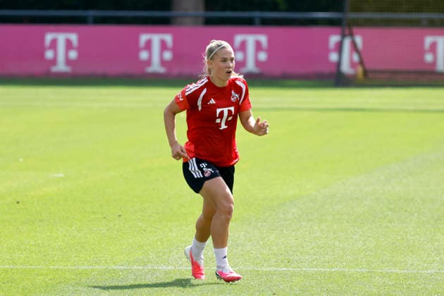 Fußballspielerin Saedis Run Heidarsdottir (Verteidigung) beim Training der 1. Damen-Mannschaft des 1. FC Köln am Geißbockheim. Köln, 20.08.2026 NRW Deutschland *** Soccer player Saedis Run Heidarsdottir on defense during practice with the 1. FC Köln Women s 1st Team at Geißbockheim in Cologne, August 20, 2026, North Rhine-Westphalia, Germany Copyright: xChristophxHardtx