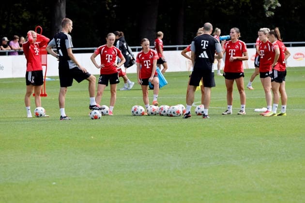 Der Kader der 1. FC-Damen beim Training der 1. Damen-Mannschaft des 1. FC Köln am Geißbockheim. Köln, 20.08.2026 NRW Deutschland *** The 1 FC women s team at a practice session for the 1 FC Köln women s team at Geißbockheim in Cologne, August 20, 2026, North Rhine-Westphalia, Germany Copyright: xChristophxHardtx