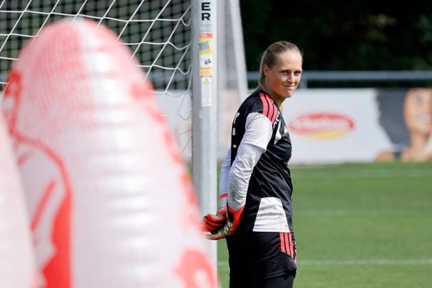 Torhüterin Inga Schuldt (Torwart) beim Training der 1. Damen-Mannschaft des 1. FC Köln am Geißbockheim. Köln, 20.08.2026 NRW Deutschland *** Goalkeeper Inga Schuldt during training with the 1. FC Köln Women s First Team at the Geißbockheim in Cologne, August 20, 2026, North Rhine-Westphalia, Germany Copyright: xChristophxHardtx