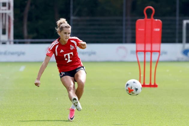 Fußballspielerin Alina Kerschbaumer (Mittelfeld) beim Training der 1. Damen-Mannschaft des 1. FC Köln am Geißbockheim. Köln, 20.08.2026 NRW Deutschland *** Soccer player Alina Kerschbaumer in midfield during training with the 1. FC Köln Women s 1st Team at Geißbockheim in Cologne, August 20, 2026, North Rhine-Westphalia, Germany Copyright: xChristophxHardtx