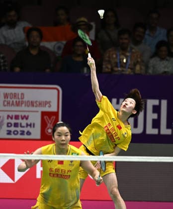 (260821) -- NEW DELHI, Aug. 21, 2026 -- Jia Yifan Zhang Shuxian (R) compete during the women s doubles quarterfinal match between Jia Yifan Zhang Shuxian of China and Treesa Jolly Gayatri Gopichand Pullela of India at BWF World Championships in New Delhi, India, Aug. 21, 2026. ) (SP)INDIA-NEW DELHI-BADMINTON-BWF WORLD CHAMPIONSHIPS-WOMEN S DOUBLES JavedxDar 