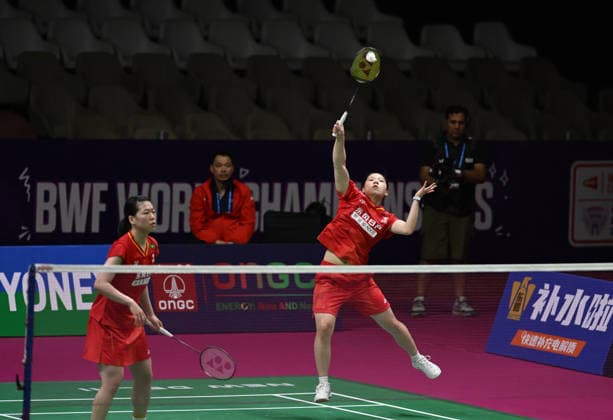 (260821) -- NEW DELHI, Aug. 21, 2026 -- Luo Xumin Li Yijing (R) compete during the women s doubles quarterfinal match between China s Luo Xumin Li Yijing and Indonesia s Rachel Allessya Rose Febi Setianingrun at BWF World Championships in New Delhi, India, Aug. 21, 2026. ) (SP)INDIA-NEW DELHI-BADMINTON-BWF WORLD CHAMPIONSHIPS-WOMEN S DOUBLES JavedxDar 