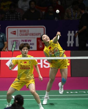 (260821) -- NEW DELHI, Aug. 21, 2026 -- Jia Yifan (R) Zhang Shuxian compete during the women s doubles quarterfinal match between Jia Yifan Zhang Shuxian of China and Treesa Jolly Gayatri Gopichand Pullela of India at BWF World Championships in New Delhi, India, Aug. 21, 2026. ) (SP)INDIA-NEW DELHI-BADMINTON-BWF WORLD CHAMPIONSHIPS-WOMEN S DOUBLES JavedxDar 