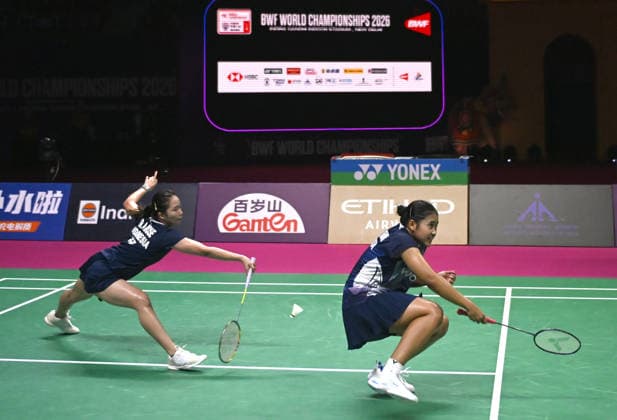 (260821) -- NEW DELHI, Aug. 21, 2026 -- Rachel Allessya Rose (L) Febi Setianingrun compete during the women s doubles quarterfinal match between China s Luo Xumin Li Yijing and Indonesia s Rachel Allessya Rose Febi Setianingrun at BWF World Championships in New Delhi, India, Aug. 21, 2026. ) (SP)INDIA-NEW DELHI-BADMINTON-BWF WORLD CHAMPIONSHIPS-WOMEN S DOUBLES JavedxDar 