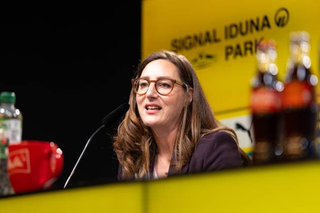 21.08.2026, Fussball, Bilanzpressekonferenz von Borussia Dortmund. Direktorin Kommunikation Serra Schlesinger (Borussia Dortmund). Dortmund Signal Iduna Park NRW Deutschland xRHR-FOTO DEx *** August 21, 2026, Soccer, Borussia Dortmund Financial Results Press Conference; Serra Schlesinger, Director of Communications, Borussia Dortmund; Dortmund, Signal Iduna Park, North Rhine-Westphalia, Germany; xRHR PHOTO DEx Copyright: DennisxEwert RHR-FOTOx RHR-FOTO DE