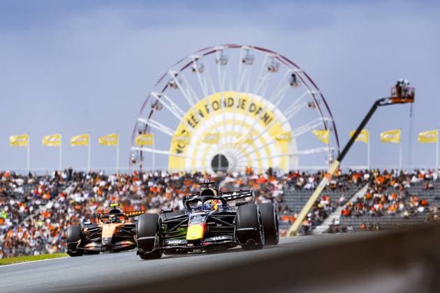 ZANDVOORT - Lando Norris (McLaren Mastercard F1 Team) and Max Verstappen (Oracle Red Bull Racing) during the first free practice session ahead of the Dutch F1 Grand Prix at the Circuit Zandvoort. REMKO DE WAAL ANP xVIxANPxSportx xxANPxIVx 565929733 originalFilename: 565929733.jpg