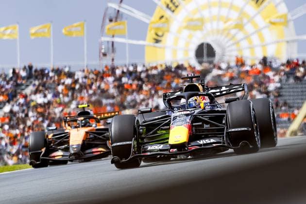 ZANDVOORT - Lando Norris (McLaren Mastercard F1 Team) and Max Verstappen (Oracle Red Bull Racing) during the first free practice session ahead of the Dutch F1 Grand Prix at the Circuit Zandvoort. REMKO DE WAAL ANP xVIxANPxSportx xxANPxIVx 565929739 originalFilename: 565929739.jpg
