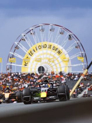 ZANDVOORT - Lando Norris (McLaren Mastercard F1 Team) and Max Verstappen (Oracle Red Bull Racing) during the first free practice session ahead of the Dutch F1 Grand Prix at the Circuit Zandvoort. REMKO DE WAAL ANP xVIxANPxSportx xxANPxIVx 565931849 originalFilename: 565931849.jpg