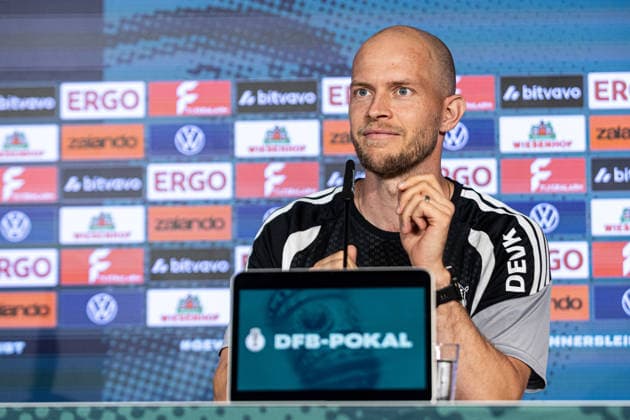Pressekonferenz, 1.FC Köln, 21.08.2026 Rene Wagner (Cheftrainer) Pressekonferenz von 1.FC Köln vor dem Pokalspiel gegen Würzburger Kickers; 21.08.2026 DFL regulations prohibit any use of photographs as image sequences and or quasi video. *** Press Conference, 1 FC Köln, August 21, 2026: Rene Wagner, Head Coach—1 FC Köln press conference ahead of the cup match against Würzburger Kickers on August 21, 2026. DFL regulations prohibit any use of photographs as image sequences and or quasi-video. Copyright: xBEAUTIFULxSPORTS Buriakovx