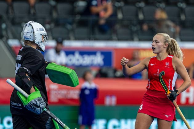 FIH Hockey World Cup: England v Chile Women AMSTELVEEN, NL - AUGUST 21: Lily Walker and Sabbie Heesh of England during the FIH Hockey World Cup match between England and Chile Women at Wagener Stadion on August 21, 2026 in Amstelveen, Netherlands. Amstelveen Wagener Stadion Netherlands Content not available for redistribution in The Netherlands directly or indirectly through any third parties. Copyright: xMarcelxvanxPlateringenx