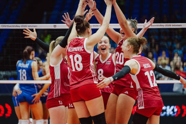 VOLLEYBALL - Eurovolley 2026, AUT vs SRB BRNO,CZECH REPUBLIC,21.AUG.26 - VOLLEYBALL - CEV Women s European Championship, EM, Europameisterschaft 2026, Austria vs Serbia. Image shows the rejoicing of team Austria.  GEPAxpictures xAlexanderxSolc