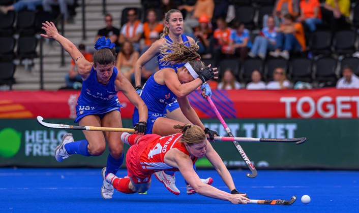 Hockey World Cup Day Seven Tess Howard of England is brought down, earning a penalty stroke against Chile in the Pool G classification group in the 2026 FIH Hockey World Cup at Wagener Stadium, Amstelveen 21 08 2026 UK Newspapers OUT Copyright: xGraemexWilcocksonx FIL-23806-0020