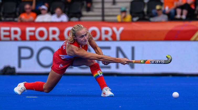 Hockey World Cup Day Seven Lily Walker of England takes a penalty stroke, but the shot is saved during the match against Chile in the Pool G classification group in the 2026 FIH Hockey World Cup at Wagener Stadium, Amstelveen 21 08 2026 UK Newspapers OUT Copyright: xGraemexWilcocksonx FIL-23806-0023