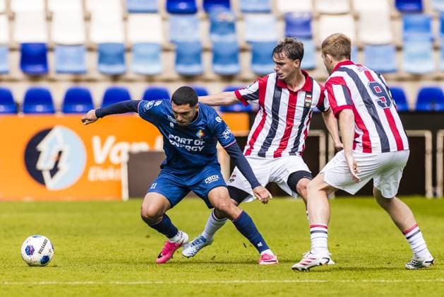 TILBURG , 21-08-2026 , Koning Willem II stadium , season 2026 2027 , Dutch Eredivisie football , match between Willem II and Telstar (friendly) , picture shows Willem II player Calvin Twigt , Telstar player Tyrese Noslin Willem II - Telstar (friendly)  x205893944x Copyright: