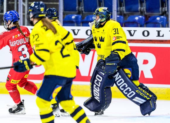 260821 Adela Sapovalivova of Czech Republic and goaltender Ida Boman of Sweden during the Women™s Euro Hockey Tour match between Sweden and Czech Republic on August 21, 2026 in Kloten. Photo: Mathilda Schuler BILDBYRAN kod MA MA1021 ishockey Ice hockey, Eishockey women™s euro hockey tour sverige sweden tjeckien czech republic dam bbeng sverige sweden *** August 21, 2026: Adela Sapovalivova of the Czech Republic and goaltender Ida Boman of Sweden during the Women’s Euro Hockey Tour match between Sweden and the Czech Republic on August 21, 2026 in Kloten. Photo by Mathilda Schuler. BILDBYRAN code MA MA1021 ice hockey women’s euro hockey tour sweden czech republic women’s bbeng sweden  Copyright: MATHILDAxSCHULER BB260821MA080