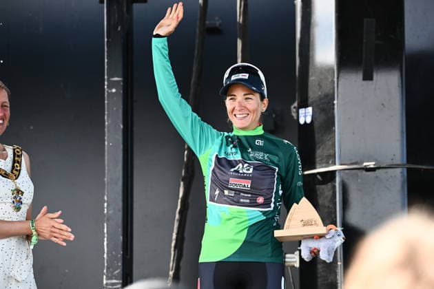 2026 Lloyds Tour of Britain Women Picture by Simon Wilkinson SWpix.com - 21 08 2026 - Cycling - UCI Women s World Tour - 2026 Lloyds Tour of Britain Women - Stage 3: Mold to The Great Orme (104.7km) - Kim Le Court-Pienaar (AG Insurance - Soudal Team), Winner of Stage 3, in the leaders jersey Copyright: x xSWpix.comx(t axPhotographyxHubxLtd)xSimonxWilkinson SWpix.comx SWP-3030-18627