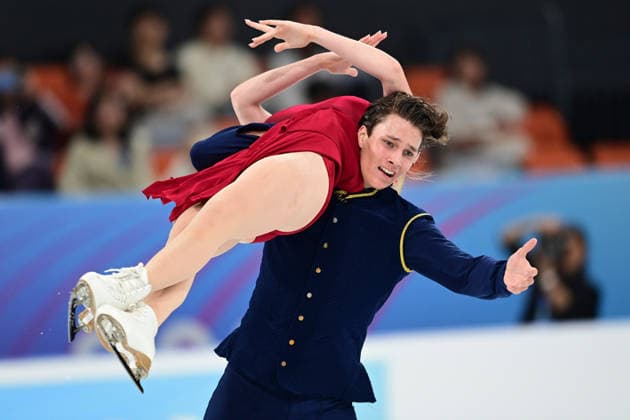 (260821) -- XI AN, Aug. 21, 2026 -- Summer Homick (top) Nicholas Buelow of Canada perform during the free dance of ice dance at ISU Figure skating, Eiskunstlauf Junior Grand Prix Xi an 2026 in Xi an, northwest China s Shaanxi Province, Aug. 21, 2026. ) (SP)CHINA-XI AN-FIGURE SKATING-ISU JUNIOR GRAND PRIX XI AN 2026 (CN) ZouxJingyi 