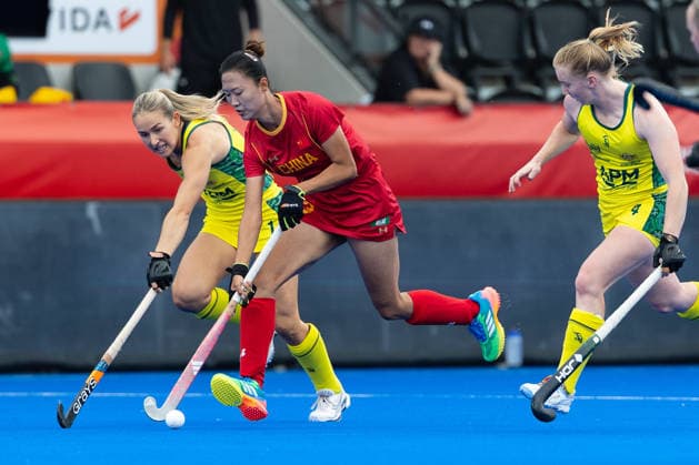 FIH Hockey World Cup: China v Australia Women AMSTELVEEN, NL - AUGUST 21: Claire Colwill of Australia and Hong Li of China during the FIH Hockey World Cup match between China and Australia Women at Wagener Stadion on August 21, 2026 in Amstelveen, Netherlands. Amstelveen Wagener Stadion Netherlands Content not available for redistribution in The Netherlands directly or indirectly through any third parties. Copyright: xMarcelxvanxPlateringenx