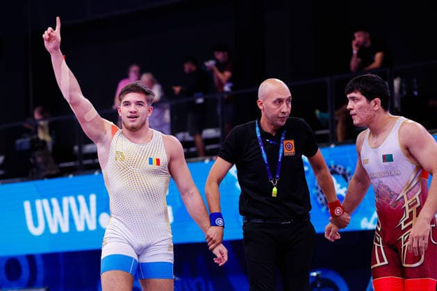 U20 World Championships 92kg FS - Darius Adrian Sas (ROU) df. Dovletgeldi Myradov (TKM) *** U20 World Championships, 92 kg Freestyle: Darius Adrian Sas (ROU) defeated Dovletgeldi Myradov (TKM) Copyright: xKostadinxAndonovx