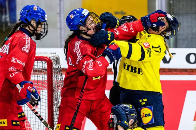 Sport Bilder des Tages 260821 Daniela Pejsova of Czech Republic and Sofie Lundin of Sweden during the Women™s Euro Hockey Tour match between Sweden and Czech Republic on August 21, 2026 in Kloten. Photo: Mathilda Schuler BILDBYRAN kod MA MA1021 ishockey Ice hockey, Eishockey women™s euro hockey tour sverige sweden tjeckien czech republic dam bbeng sverige sweden *** August 21, 2026: Daniela Pejsova of the Czech Republic and Sofie Lundin of Sweden during the Women’s Euro Hockey Tour match between Sweden and the Czech Republic on August 21, 2026 in Kloten. Photo by Mathilda Schuler, BILDBYRAN. Code: MA MA1021. ice hockey, women’s euro hockey tour, Sweden, Czech Republic, women’s, BBENG, Sweden.  Copyright: MATHILDAxSCHULER BB260821MA108