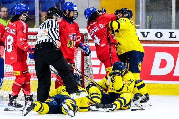 260821 Daniela Pejsova of Czech Republic and Sofie Lundin of Sweden during the Women™s Euro Hockey Tour match between Sweden and Czech Republic on August 21, 2026 in Kloten. Photo: Mathilda Schuler BILDBYRAN kod MA MA1021 ishockey Ice hockey, Eishockey women™s euro hockey tour sverige sweden tjeckien czech republic dam bbeng sverige sweden *** August 21, 2026: Daniela Pejsova of the Czech Republic and Sofie Lundin of Sweden during the Women’s Euro Hockey Tour match between Sweden and the Czech Republic on August 21, 2026 in Kloten Photo Mathilda Schuler BILDBYRAN code MA MA1021 ice hockey women’s euro hockey tour sweden czech republic women’s bbeng sweden  Copyright: MATHILDAxSCHULER BB260821MA110