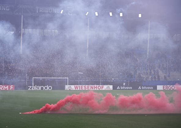 DFB-Pokal 2026 27 1. Runde Carl-Benz-Stadion SV Waldhof Mannheim (svw) - 1. FC Kaiserslautern (fck) FCK-Feuerwerk DFB-Pokal *** 2026-27 DFB Cup, First Round, Carl Benz Stadium, SV Waldhof Mannheim (SVW 1) vs. FC Kaiserslautern (FCK), Fireworks, DFB Cup