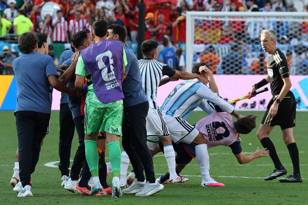 Argentine midfielder Leonardo Paredes (3rd-R) punches and shoves Spanish midfielder Gavi at the end of the 2026 FIFA World Cup, WM, Weltmeisterschaft, Fussball Final between Spain and Argentina at New York-New Jersey Stadium, USA, on July 19, 2026. Spain won and were crowned world champions. A month after the final, FIFA decided to suspend Paredes for 10 matches and Gavi for 1 match, in addition to imposing fines on the players and their respective associations. (Photo by Alejandro Pagni PHOTOxPHOTO) NEW JERSEY UNITED STATES Copyright: xALEJANDROxPAGNIx