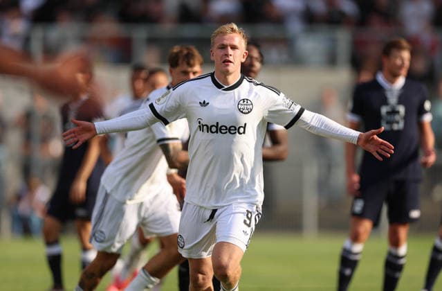 21.08.2026, Fussball DFB-Pokal, 1. Runde, SC St. Tönis - Eintracht Frankfurt, v.l., Torjubel zum 0:1 durch Jonathan Burkardt (Eintracht Frankfurt), Goal celebration, celebrate the goal DFL DFB REGULATIONS PROHIBIT ANY USE OF PHOTOGRAPHS AS IMAGE SEQUENCES AND OR QUASI-VIDEO. xdcx *** August 21, 2026, Soccer DFB Cup, 1st Round, SC St. Tönis vs. Eintracht Frankfurt, from left, goal celebration for the 0–1 score by Jonathan Burkardt of Eintracht Frankfurt, goal celebration, celebrating the goal. DFL and DFB regulations prohibit any use of photographs as image sequences and or quasi-video. xdcx Copyright: HMBxMedia Claus