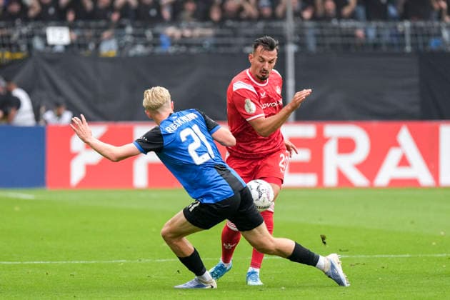 Sport Bilder des Tages v.li.: Julian Rieckmann (SV Waldhof, 21), Mergim Berisha (FCK, 20), Zweikampf, Spielszene, Duell, duel, tackle, tackling, Dynamik, Action, Aktion, 21.08.2026, Mannheim (Deutschland), Fussball, DFB-Pokal, 1. Runde, SV Waldhof Mannheim - 1. FC Kaiserslautern, DFB DFL REGULATIONS PROHIBIT ANY USE OF PHOTOGRAPHS AS IMAGE SEQUENCES AND OR QUASI-VIDEO. *** From left: Julian Rieckmann (SV Waldhof), 21, Mergim Berisha (FCK), 20, tackle, game scene, duel, tackle, tackling, dynamism, action, 21 08 2026, Mannheim, Germany, soccer, DFB Cup, Round 1, SV Waldhof Mannheim 1 vs. FC Kaiserslautern, DFB DFL REGULATIONS PROHIBIT ANY USE OF PHOTOGRAPHS AS IMAGE SEQUENCES AND OR QUASI-VIDEO xozx