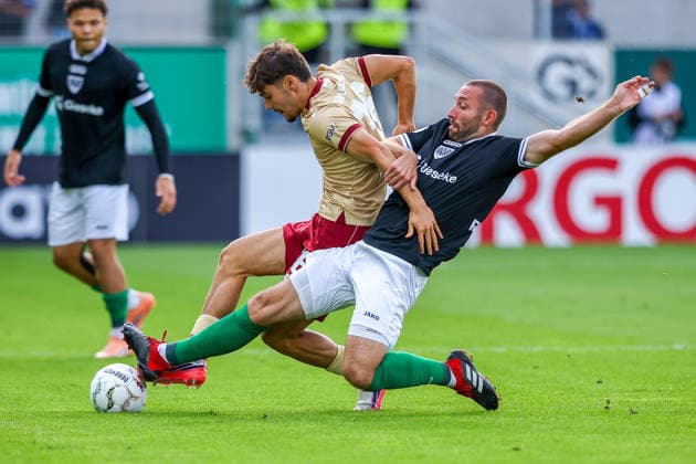 Sport Bilder des Tages 2026.08.21, xkwix, Fußball, DFB-Pokal, Preußen Münster - Karlsruher SC, LVM-Preußenstadion, 1.Runde, Saison 2026 2027: Rafael Pinto Pedrosa (Karlsruher SC 36) im Zweikampf gegen Rico Preissinger (Preussen Muenster 21) DFB regulations prohibit any use of photographs as image sequences and or quasi-video. Photo: xKamilxWilkowskixPressefotoKochx Nordrhein-Westfalen Deutschland *** August 21, 2026, xkwix, Soccer, DFB Cup, Preußen Münster vs. Karlsruher SC, LVM Preußenstadion, Round 1, 2026–2027 season: Rafael Pinto Pedrosa of Karlsruher SC (36) in a tackle against Rico Preissinger of Preußen Münster (21). DFB regulations prohibit any use of photographs as image sequences and or quasi-video. Photo: xKamilxWilkowskixPressefotoKochx, North Rhine-Westphalia, Germany