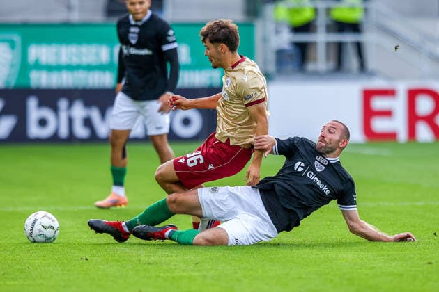 2026.08.21, xkwix, Fußball, DFB-Pokal, Preußen Münster - Karlsruher SC, LVM-Preußenstadion, 1.Runde, Saison 2026 2027: Rafael Pinto Pedrosa (Karlsruher SC 36) im Zweikampf gegen Rico Preissinger (Preussen Muenster 21) DFB regulations prohibit any use of photographs as image sequences and or quasi-video. Photo: xKamilxWilkowskixPressefotoKochx Nordrhein-Westfalen Deutschland *** August 21, 2026, xkwix, Soccer, DFB Cup, Preußen Münster vs. Karlsruher SC, LVM Preußenstadion, Round 1, 2026–2027 Season: Rafael Pinto Pedrosa of Karlsruher SC, No. 36, in a tackle against Rico Preissinger of Preußen Münster, No. 21. DFB regulations prohibit any use of photographs as image sequences and or quasi-video. Photo: xKamilxWilkowskixPressefotoKochx, North Rhine-Westphalia, Germany