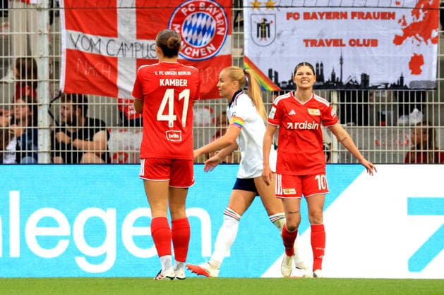 21.08.2026, GER Deutschland, Fussball, 1.Fussballbundesliga, Frauen, 2026 2027, Alte Foersterei, 1.FC Union vs. Bayern Muenchen Lia Kamber ( 1.FC Union Berlin 41 ), Eileen Campbell ( 1.FC Union Berlin 10 ), Viggosdottir Glodis Perla ( FC Bayern Muenchen 4 ) 1. Liga: DFB DFL regulations prohibit any use of photographs as image sequences and or quasi-video) Berlin Stadion Alte Foersterei Berlin Deutschland *** August 21, 2026, GER Germany, Soccer, 1. Bundesliga (Women), 2026–2027, Alte Försterei, 1. FC Union vs. Bayern Munich Lia Kamber 1. FC Union Berlin 41, Eileen Campbell 1. FC Union Berlin 10, Viggosdottir, Glodis Perla, FC Bayern Munich 4–1. DFB and DFL regulations prohibit any use of photographs as image sequences and or quasi-video. Berlin, Alte Försterei Stadium, Berlin, Germany Copyright: xNordphotox xEnglerx
