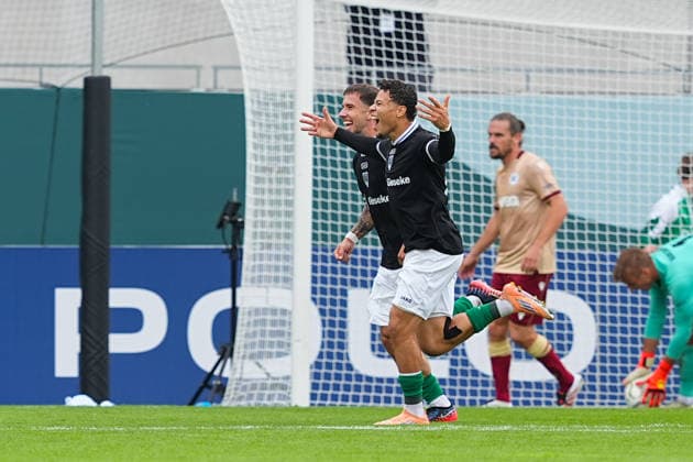 21.08.2026, xydrx, Fußball, DFB Pokal, SC Preußen Münster - Karlsruher SC, Saison 2026 2027, LVM-Preußenstadion: Torjubel nach dem Tor zum 1:0 für den SC Preußen Muenster durch Torschütze Montell Ndikom (SC Preußen Muenster, 28) zusammen mit Louis Kolbe (SC Preußen Muenster, 2) DFB regulations prohibit any use of photographs as image sequences and or quasi-video. *** August 21, 2026, xydrx, Soccer, DFB Cup, SC Preußen Münster vs. Karlsruher SC, 2026–2027 season, LVM Preußenstadion: Celebrations after SC Preußen Münster’s 1–0 goal scored by Montell Ndikom, SC Preußen Münster, 28, alongside Louis Kolbe, SC Preußen Münster. DFB regulations prohibit any use of photographs as image sequences and or quasi-video. Copyright: HMBxMedia YannisxDreimann