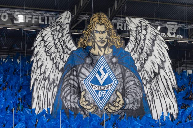 Sport Bilder des Tages Im Bild: Choreographie der Mannheimer Fans. 21.08.2026, SV Waldhof Mannheim 07 - 1. FC Kaiserslautern, DFB-Pokal, 1. Runde, Deutschland, Mannheim, Carl-Benz-Stadion, DFL REGULATIONS PROHIBIT ANY USE OF PHOTOGRAPHS AS IMAGE SEQUENCES AND OR QUASI-VIDEO. *** Pictured: Choreography by Mannheim fans, August 21, 2026, SV Waldhof Mannheim 07 vs. 1 FC Kaiserslautern, DFB Cup, First Round, Germany, Mannheim, Carl Benz Stadium. DFL regulations prohibit any use of photographs as image sequences and or quasi-video. Copyright: HMBxMedia xJulienxBecker